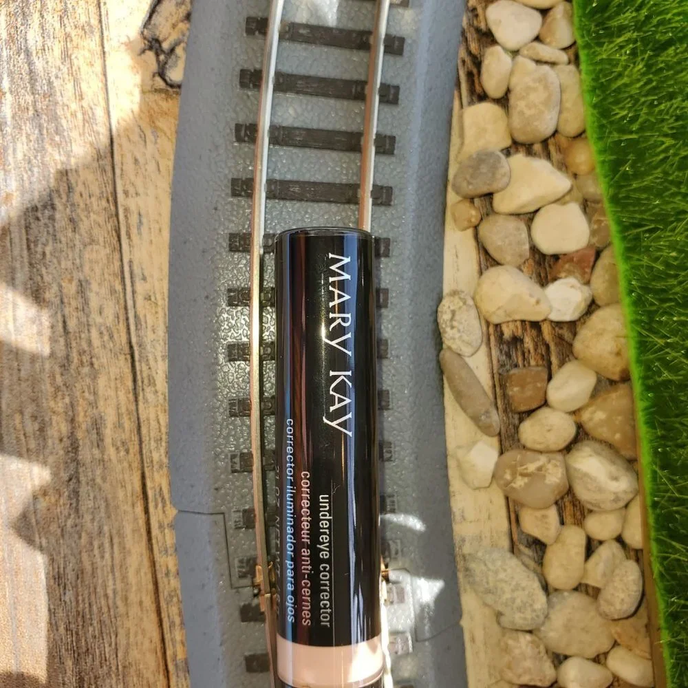 Mary Kay bluish including